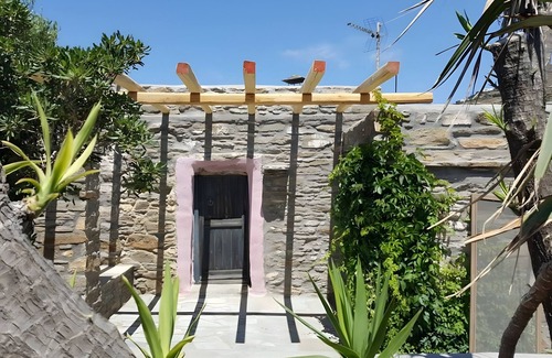 Agios Ioannis House | Holiday Home 'Stone House By Anemos' with Private Terrace and Private Garden
