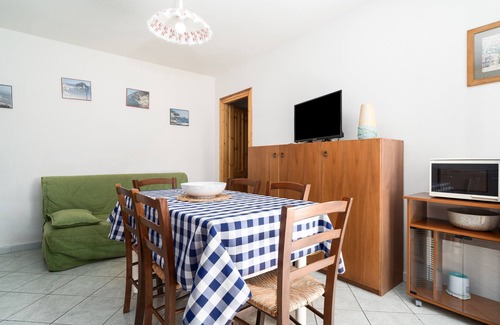 San Giovanni House | Holiday Home 'Casa Vacanza San Giovanni Posada' with Private Terrace