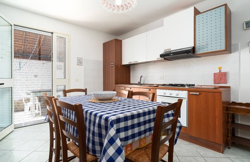 San Giovanni House | Holiday Home 'Casa Vacanza San Giovanni Posada' with Private Terrace