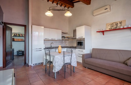 Santa Maria a Monte House | Holiday Home 'Fontine' with Private Terrace, Wi-Fi and Air Conditioning