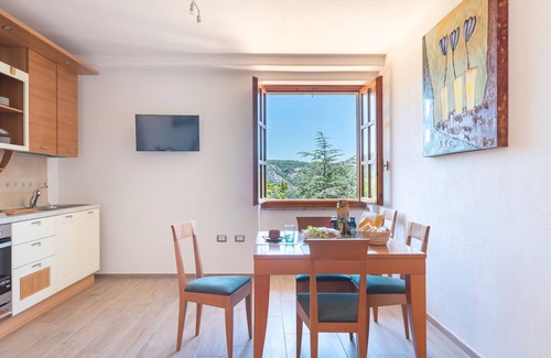 Scano di Montiferro House | Holiday Home 'Meravigliosa In Collina' with Mountain View, Wi-Fi and Air Conditioning