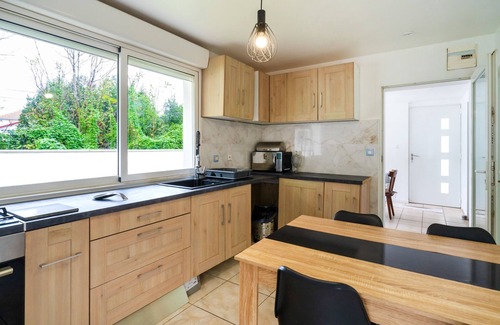 Boucau House | Holiday Home '3-Bedroom House Garden 2km Beach' with Shared Terrace, Garden and Wi-Fi