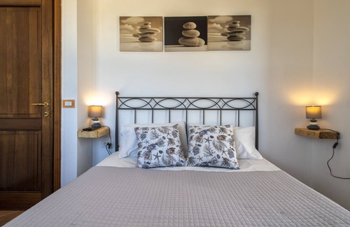Sassari House | Holiday Home 'A Casa Di Sara' with Private Terrace, Wi-Fi and Air Conditioning