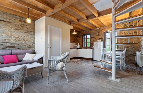 Trabada House | Holiday Home 'A Corte' with Mountain Views and Private Garden