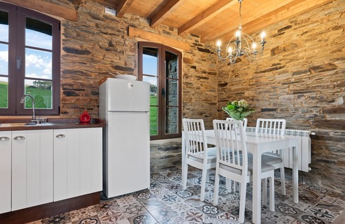 Trabada House | Holiday Home 'A Corte' with Mountain Views and Private Garden
