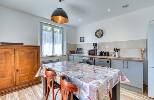 Aspiran House | Holiday Home 'A La Bonne Franck'ette' with Shared Terrace, Wi-Fi and Air Conditioning