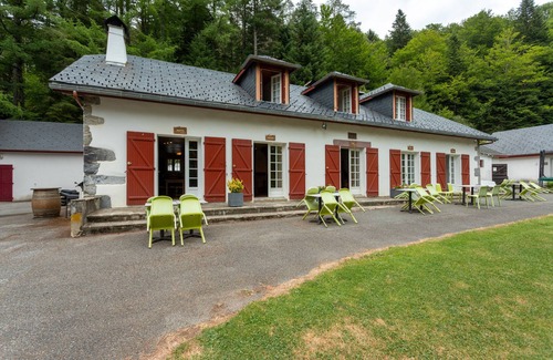 Mendive House | Holiday Home 'Abodi Du Chalet Pedro' with Shared Terrace