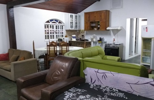 Jardim Flamboyant House | Holiday home accommodation for up to 12 people