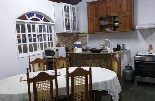 Jardim Flamboyant House | Holiday home accommodation for up to 12 people