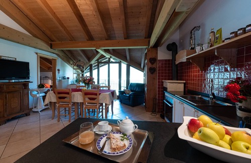 Dercolo House | Holiday Home 'Agrihouse Welcome In The Brenta' with Mountain View, Private Garden and Wi-Fi