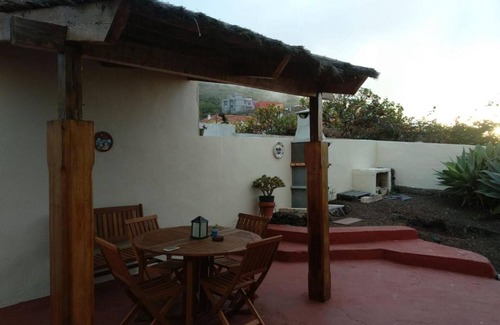 Mocanal House | Holiday Home 'Aguarijo' with Sea View, Private Terrace and Private Garden