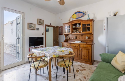 Ficarazzi House | Holiday Home 'Al Castello' with Private Terrace, Wi-Fi and Air Conditioning