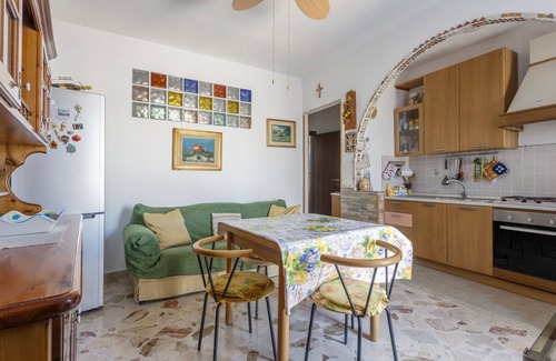 Ficarazzi House | Holiday Home 'Al Castello' with Private Terrace, Wi-Fi and Air Conditioning