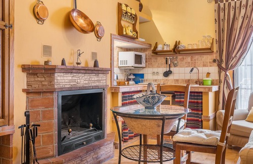 Hinojares House | Holiday Home 'Albahaca' with Mountain View, Wi-Fi and Air Conditioning