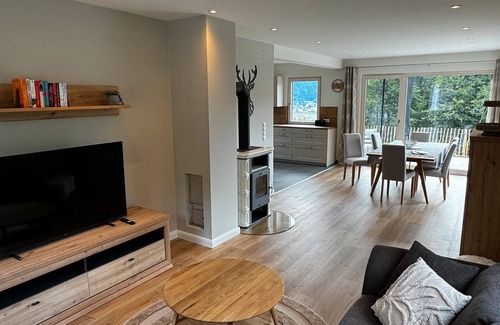 Bodensdorf House | Holiday Home 'Almrausch' with Lake View, Private Terrace and Wi-Fi