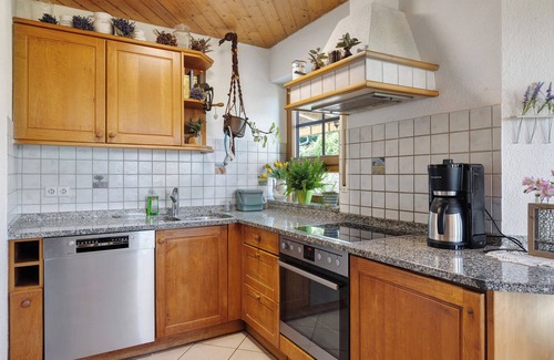 Randegg House | Holiday Home 'Almschlössle' with Mountain View, Private Terrace and Wi-Fi