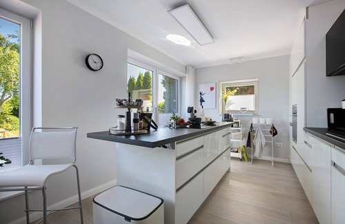 Hemmingstedt House | Holiday Home 'Alte Tischlerei' with Private Terrace, Shared Garden and Wi-Fi