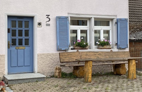 Kreenheinstetten House | Holiday Home 'Altes Rathaus' with Terrace & Wi-Fi