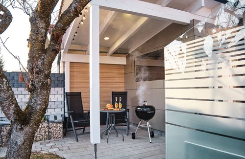 Wehingen House | Holiday Home 'Am Millibach' with Private Terrace, Private Garden and Wi-Fi
