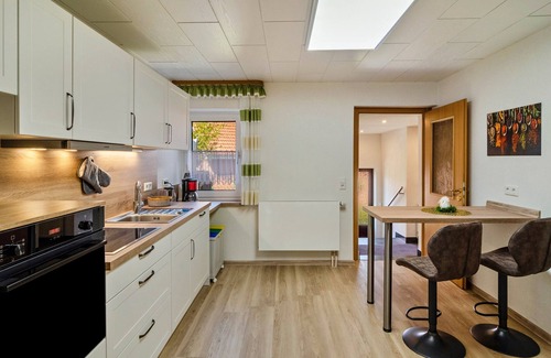 Heudeber House | Holiday Home 'Am Park' with Private Terrace, Private Garden and Wi-Fi