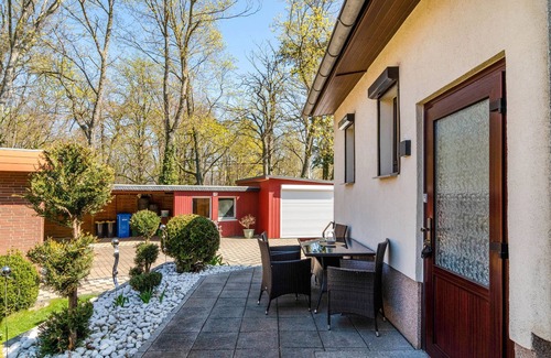 Heudeber House | Holiday Home 'Am Park' with Private Terrace, Private Garden and Wi-Fi