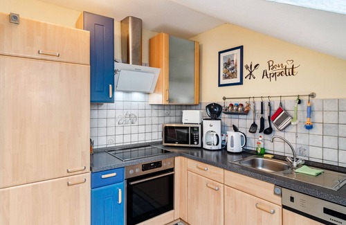 Mengershausen House | Holiday Home 'Am Rehwinkel' with Balcony and Wi-Fi