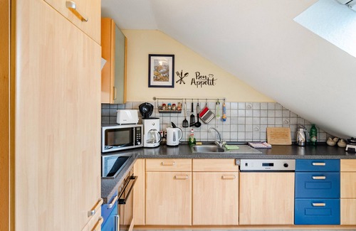 Mengershausen House | Holiday Home 'Am Rehwinkel' with Balcony and Wi-Fi