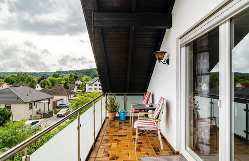 Mengershausen House | Holiday Home 'Am Rehwinkel' with Balcony and Wi-Fi