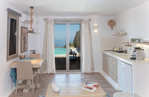 Plintri House | Holiday Home 'Amalthia Suite Private Pool' with Sea View, Wi-Fi and Air Conditioning