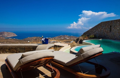 Plintri House | Holiday Home 'Amalthia Suite Private Pool' with Sea View, Wi-Fi and Air Conditioning
