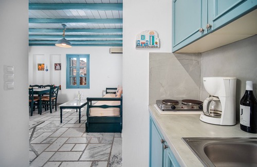Serifos House | Holiday Home 'Ammos 1' with Private Terrace, Balcony and Air Conditioning