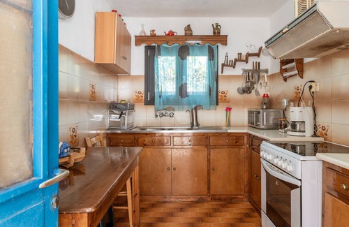 Kapparia House | Holiday Home 'Andros Traditional House' with Mountain View, Private Terrace and Private Garden