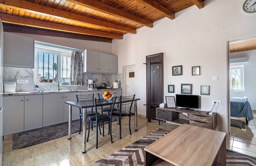 Kefalari House | Holiday Home 'Angela Apartment' with Private Terrace, Wi-Fi and Air Conditioning