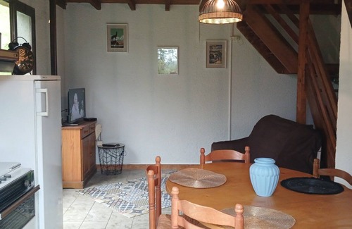 Peyrouse House | Holiday Home 'Anje' with Mountain View, Private Terrace and Wi-Fi