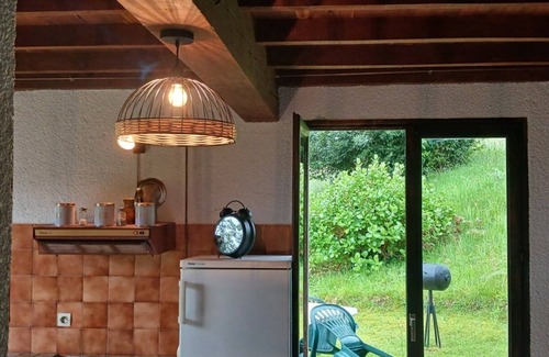 Peyrouse House | Holiday Home 'Anje' with Mountain View, Private Terrace and Wi-Fi