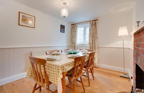 Aldeburgh House | Holiday Home Ann Page by Interhome