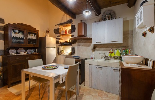 Paulilatino House | Holiday Home "Antica dimora" with Garden & A/C