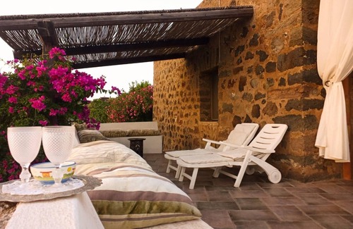 Pantelleria House | Holiday Home 'Antico Dammuso Al Tramonto' with Sea View and Private Garden