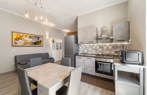 Carbonia House | Holiday Home 'Appartamento Elegante Carbonia' with Balcony, Wi-Fi and Air Conditioning