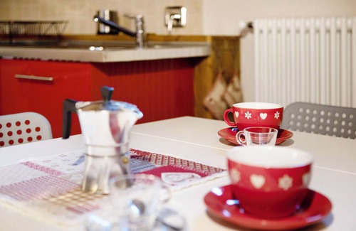 Villair House | Holiday Home 'Appartamento Aquila' with Mountain View, Shared Garden and Wi-Fi