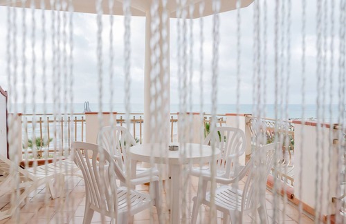 Seccagrande House | Holiday Home 'Appartamento D - Le Terrazze' with Sea View, Wi-Fi and Air Conditioning