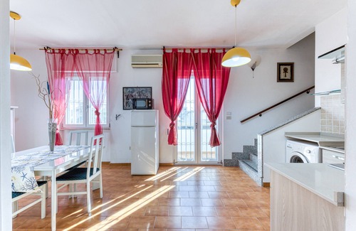 Torre Mozza House | Holiday Home 'Appartamento Fronte Mare' with Air Conditioning