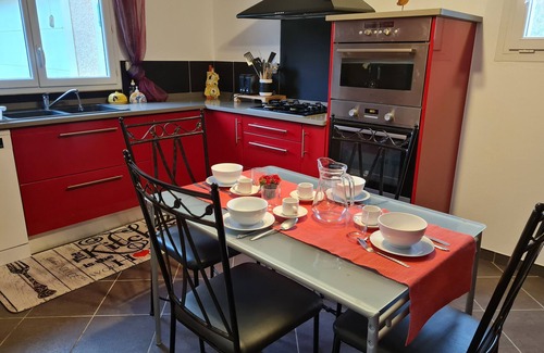 Maurens House | Holiday Home 'Appartement Type F4' with Shared Pool, Private Terrace and Wi-Fi