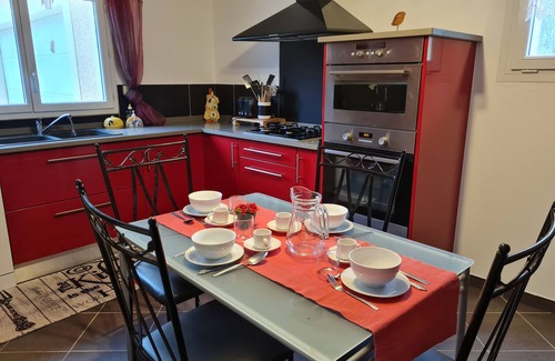 Maurens House | Holiday Home 'Appartement Type F4' with Shared Pool, Private Terrace and Wi-Fi