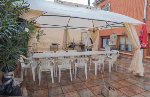 Villahoz House | Holiday Home 'Arco De Villahoz' with Shared Terrace, Balcony and Wi-Fi