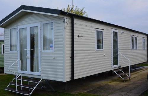 Great Yarmouth House | Holiday Home at Cherry Tree Holiday Park 738