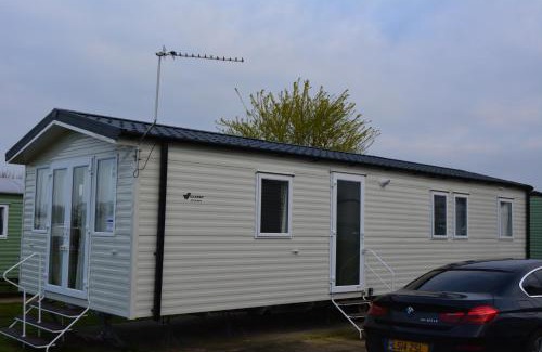 Great Yarmouth House | Holiday Home at Cherry Tree Holiday Park 738