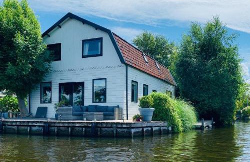 Municipality of Aalsmeer House | Holiday home at the water, fire place, boat and SUP rent, near Amsterdam