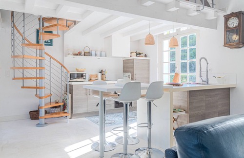 Jarnac House | Holiday Home 'Au Bord De La Charente' with Private Terrace and Private Garden