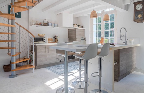 Jarnac House | Holiday Home 'Au Bord De La Charente' with Private Terrace and Private Garden